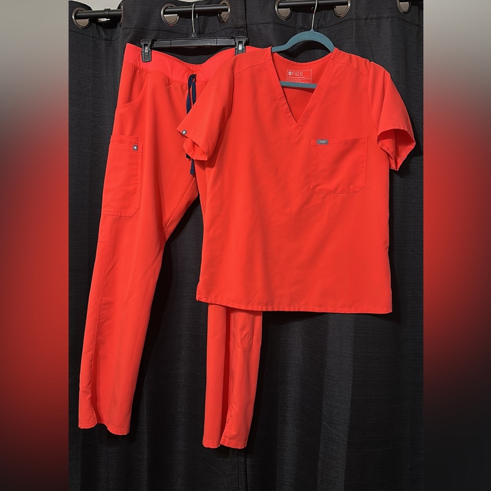 FIGS fiery coral SET